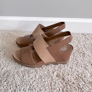 Brand New Joanie sorel tan wedge Size 11